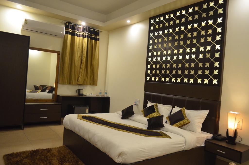 Red Orchid Hotel Meerut Cameră foto