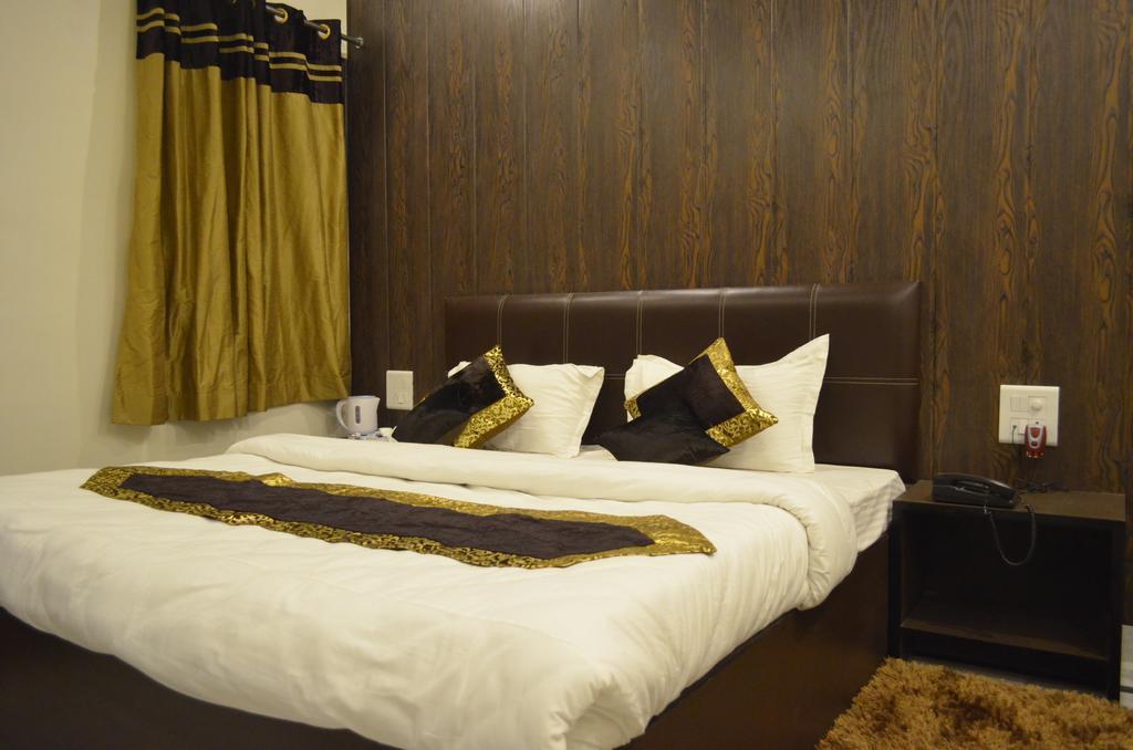 Red Orchid Hotel Meerut Cameră foto