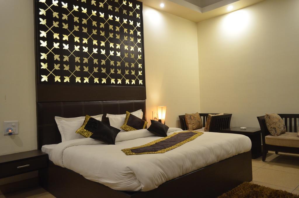 Red Orchid Hotel Meerut Cameră foto