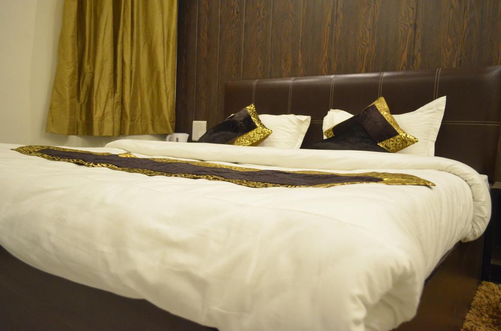 Red Orchid Hotel Meerut Cameră foto
